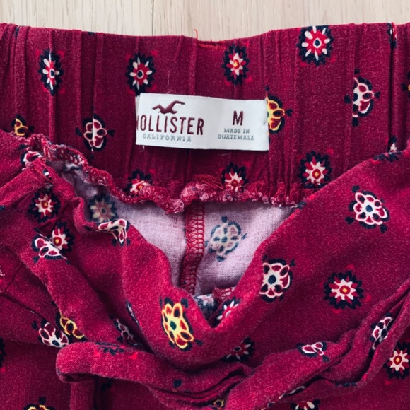 Hollister Burgundy Flower Print Jogger Pants - Picture 3 of 5